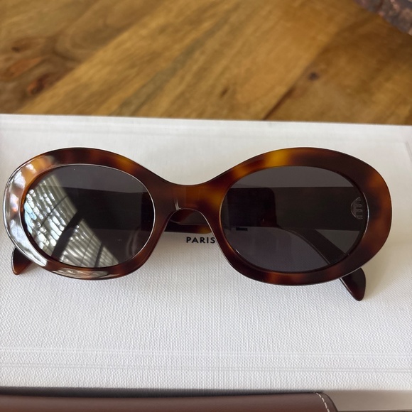 Never Worn Before Celine Triomphe CL40194U Sunglasses Women - Picture 3 of 3